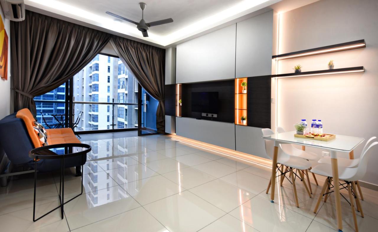 Instay Atlantis - The Orange Malacca Exteriör bild
