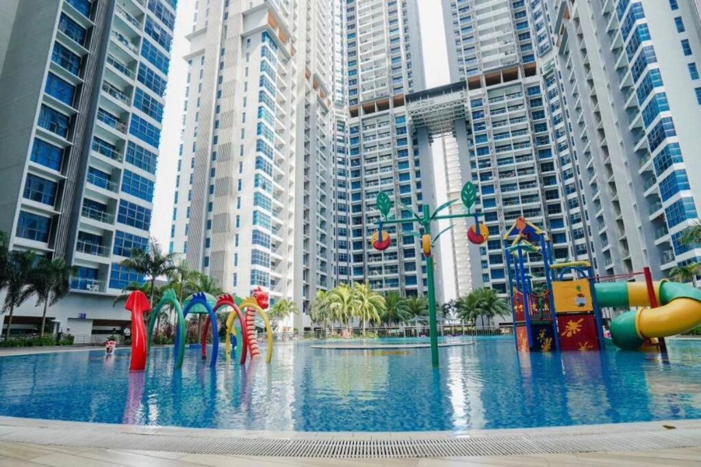 Instay Atlantis - The Orange Malacca Exteriör bild